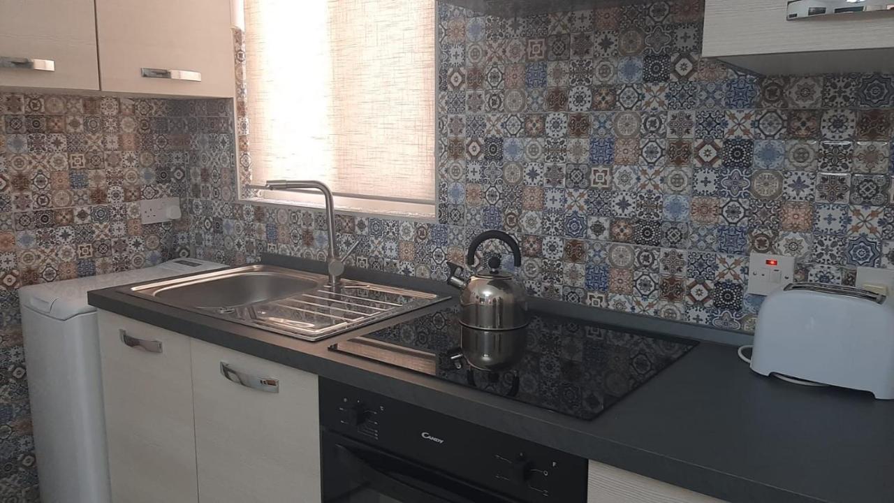 Your Basic Lodging Gozo Marsalforn Exterior foto