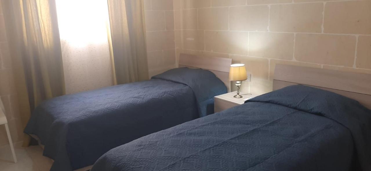 Your Basic Lodging Gozo Marsalforn Exterior foto